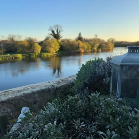 Au Bord De L'eau *